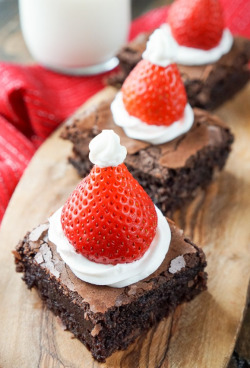 verticalfood:Santa Hat Brownies