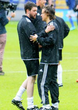 harrystylesdaily:  Niall’s charity football game - 5/26  