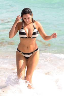 Photo archive of Kelly Brook.