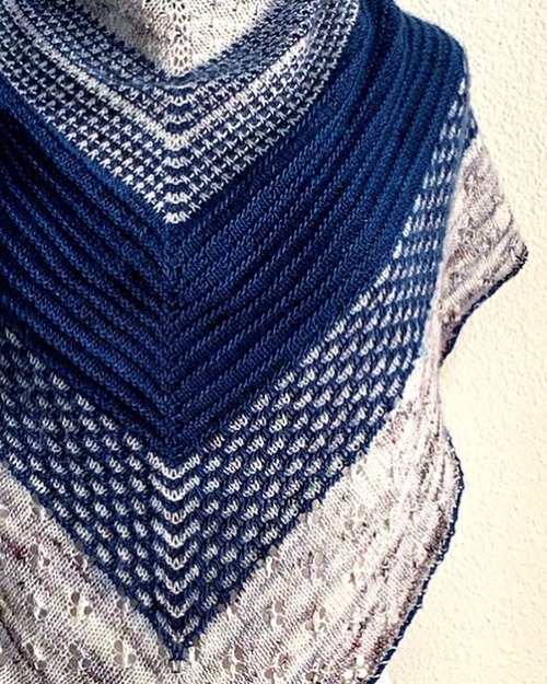 @bridgefieldfiberworks just released this stunning shawl: “Firefly Skies”, designed in our Adelaide 