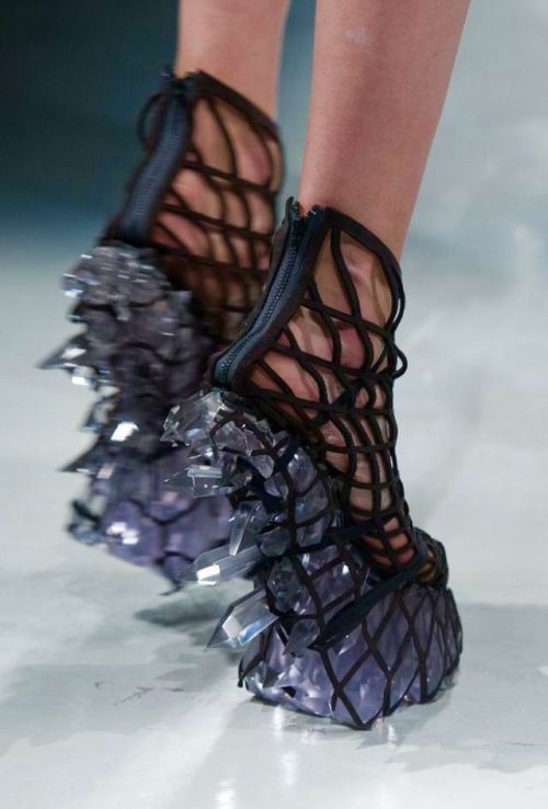 bebe-sucre-fashion:Iris Van Herpen Crystal Haute couture shoes
