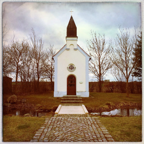 Aschheim - die neue alte Kapelle von Casey Hugelfink