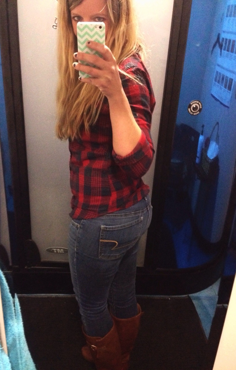 sarahxoxoblog:Another horny day at work 😜😘💋