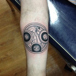fuckyeahtattoos:  Time Lord seal by Erica Mattson at Thor’s Hammer and Needle in Poulsbo, Wa (or Jackalope in Portland, OR and American Made in Missoula, MT)