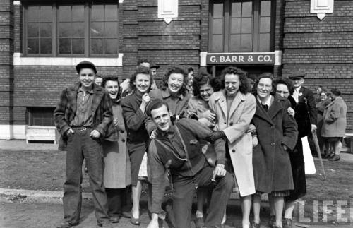 G. Barr &amp; Co. employees(Wallace Kirkland. 1944)