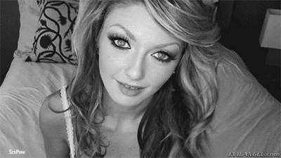 cumnbi:  sexpow:  Staci Silverstone   ;)