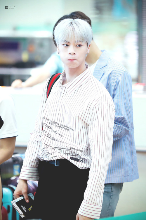 Serious B | do not edit/crop photo!