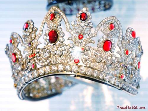 tiara crown