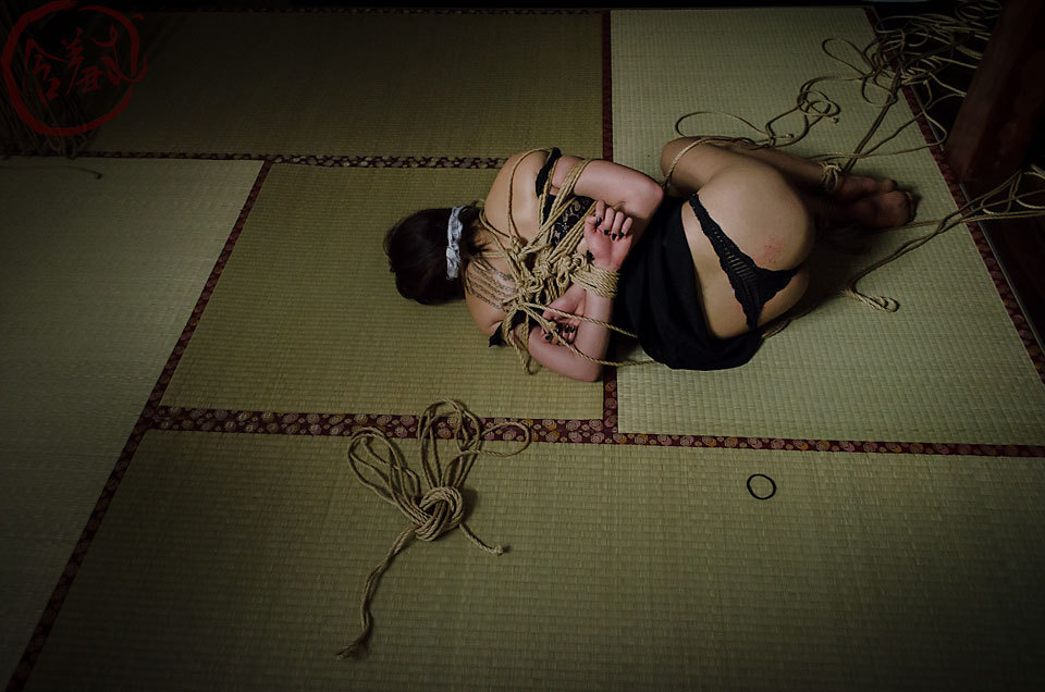 kinbakunokaiji:  Thursday evening… it was now around 8pm and her mind and body