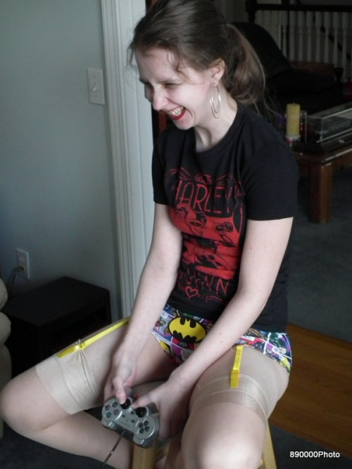 getsuswet:  xilliannax:  Letting my geek showHttp://clips4sale.com/40731  ~Illianna 