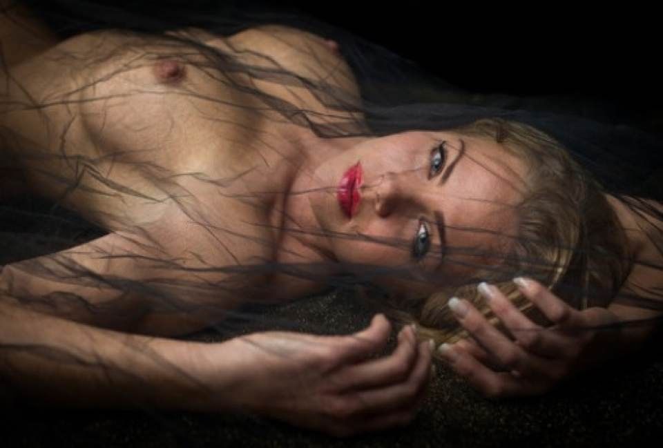 Sotto il velo La bellezza&hellip; Passionale  Del tuo corpo&hellip;&hellip;.