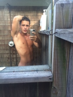 eastcoastbr0:  Outdoor showers are the bomb