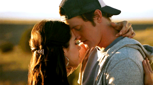 thatonekimgirl: “C’mon, I love this song.”