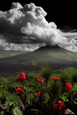 gyclli:Volcanic Cloud by Shadow-or-Light on Flickr.Volcanic Cloud , Thailand