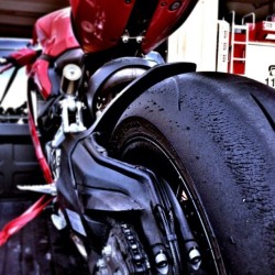 ziocervo:  #ducati #passione #rosso #moto #pointofview #motocycle #ziocervo