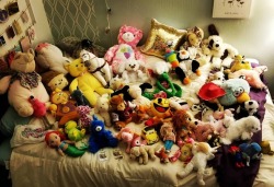 Decorated my teen’s bed with a collection of her old stuffies for her birthday
https://www.instagram.com/p/BqWJuEKhsjR/?utm_source=ig_tumblr_share&igshid=13q10ijpk5smf