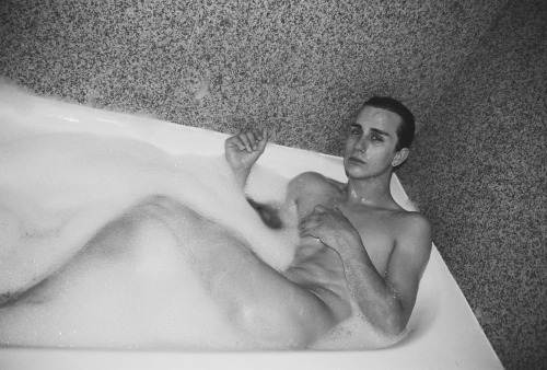 americasfinestkids:  ~ Motel Series ~ Here’s another photo-set from Dylan’s weekend with me here in San Diego, California 2010