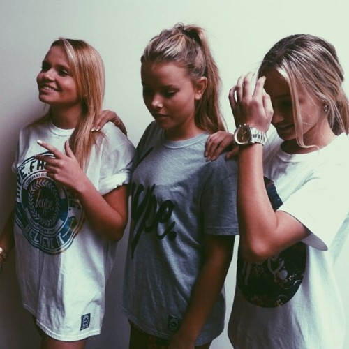 fitness-fits-me:  crowhn:  indie blog  beautiful blondes!~
