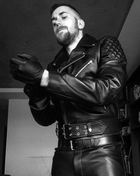 leatherlawman:  EXTREMLY DANGEROUS. Do not adult photos