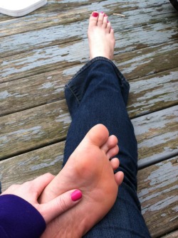 kissabletoes:  Who else loves my long legs &amp; long toes? ❤️