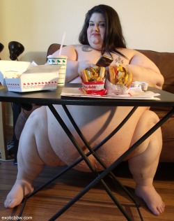 ssbbwchicklover:  Thats my kind of woman
