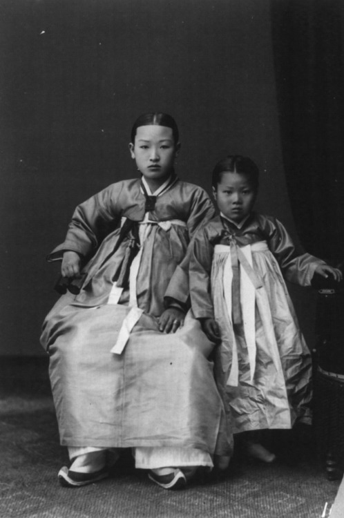 sartorialadventure:Korea1. Joseon Dynasty Korea2. Korean gentlemen, 1884, by Percival Lowell3. Kisae
