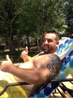 sepdxbear:  Incredibly cute scottydarksider:  Nothing beats the pool during summertime in Texas! 