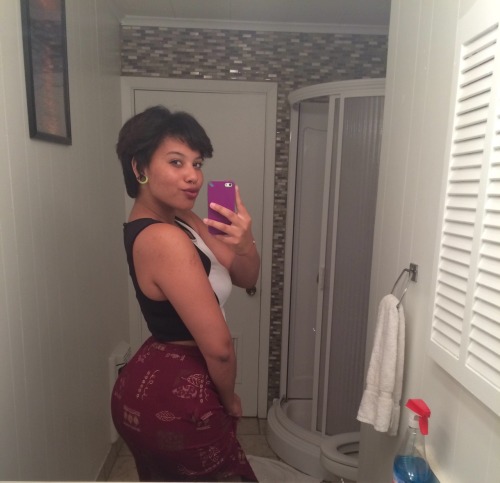 letsgetnakedanddojumpingjacks:  Can I be yours?