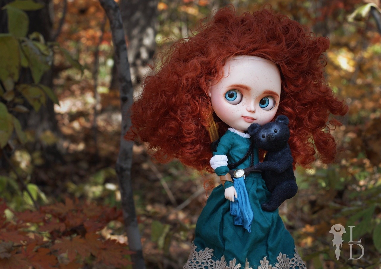 luciana-dolls: Merida Blythe and her brother bear.   Link for sale here: https://www.etsy.com/listing/551085354/ooak-merida-and-hubert-bear-brother