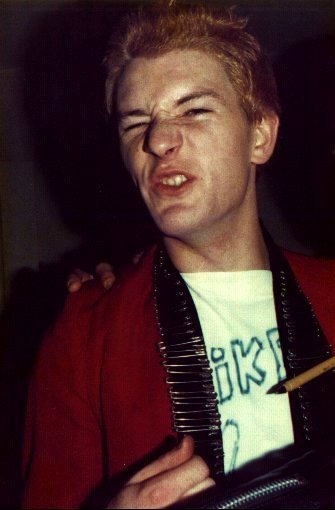 rimbaudwasademonchild:The Damned: Captain and Dave backstage, Montfort Hall, 1980.via