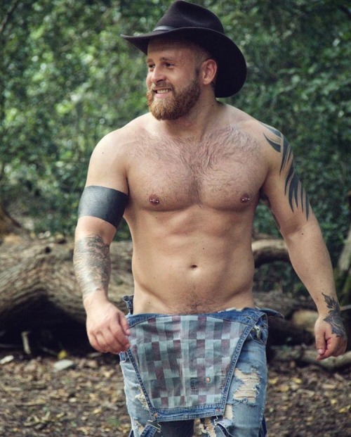 mydaddymen:Ben Brown Sure would love to see him do some porn as the hot bear he&rsquo;s grown up to 