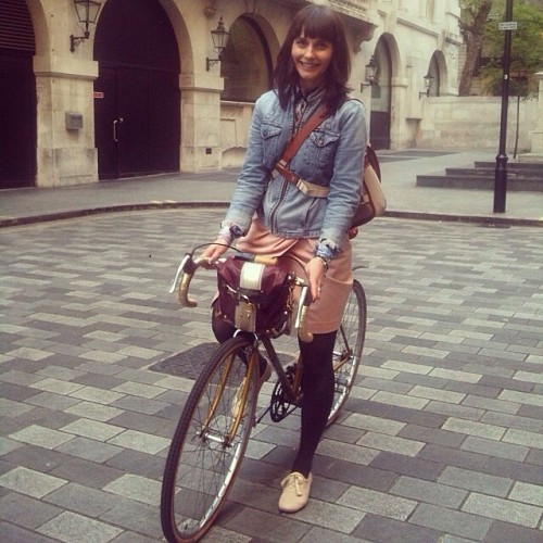 bikepretty: The stylish and inspiring @majm78 trying on the #BikePretty #HandleBarBag just before @