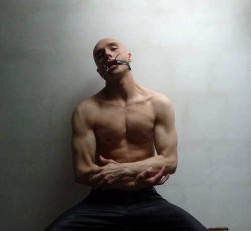 tomakeyounervous:Self Portrait