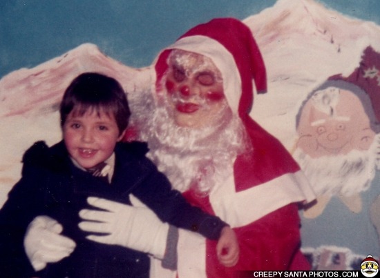 horroroftruant:  These CreepySanta Photos Are Ho-Ho-Horrifying  Nearly everyone has