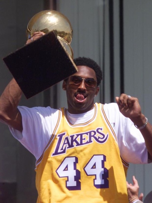 lickmetilllicecreammmm: thevillainsdaughter: throwbackhoops: 2001 | Kobe Bryant Rest in peace King 