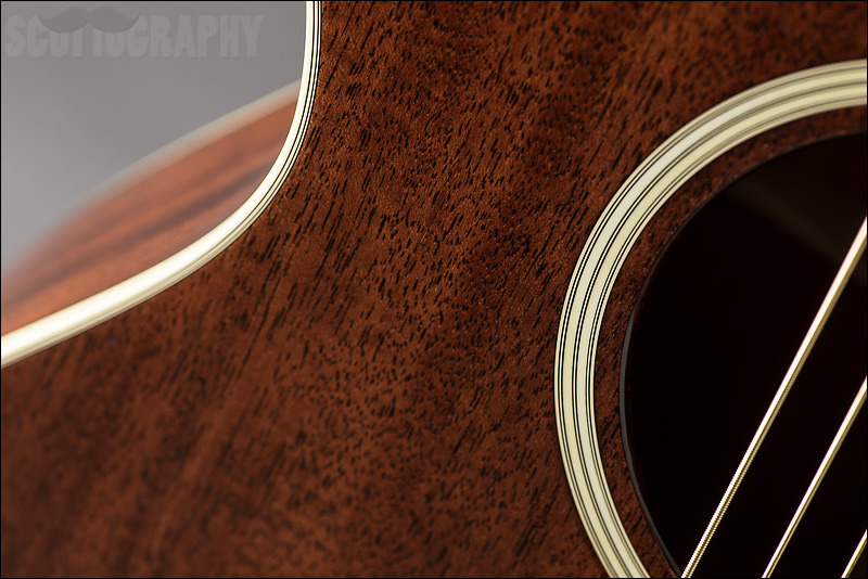 thedailygit:  Taylor 522e, Grand Concert 12 Fretsee more guitars at Lauzon Music,