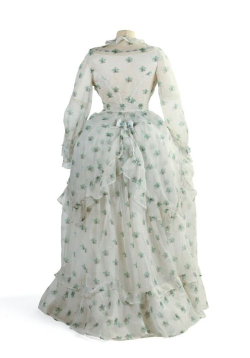 Summer dress ca. 1865-70From Enchères Sadde via Interencheres