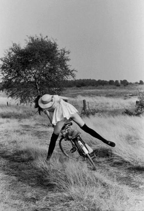 magnolia-fox:  namelessin314:Jean-François Jonvelle ‘A Bicyclette’ 1980