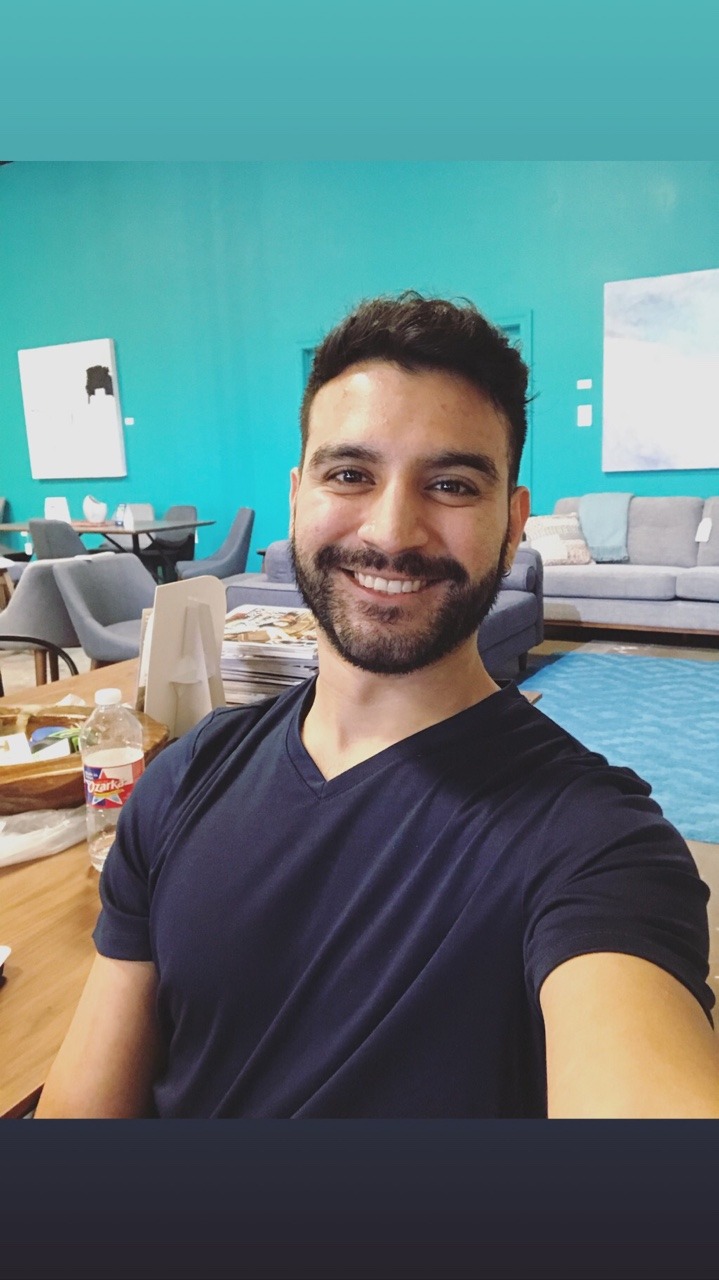 icameas-roman: I felt handsome today ☺️ Always look your best for your customers
