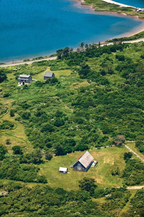 Jens Risom’s 1967 prefab masterpiece on Block Island off the coast of Rhode Island is a gold standar