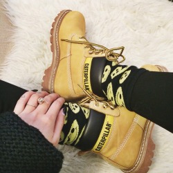 idressmyselff:  Cat boots x unif socks 