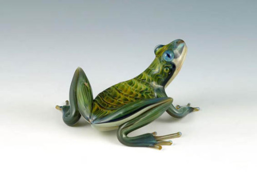 sixpenceee:  Incredibly Colorful Hand-Blown Glass Creatures By Scott Bisson Scott Bisson is an Oregon-based glass blowing enthusiast. Ever since he bent a piece of glass over a flame in his high school Chemistry class when he was seventeen, Bisson has