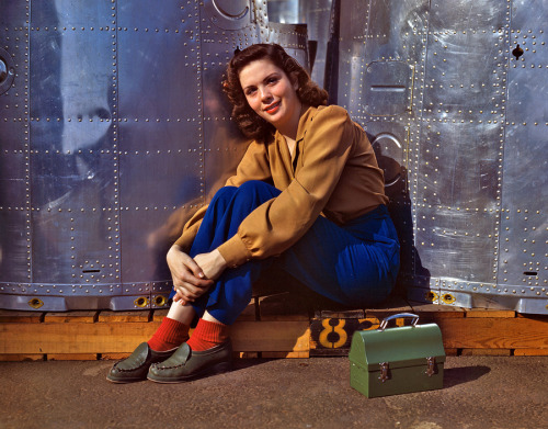 mgworld4:  women at work - 1942