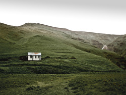 ohverytired:  Abandoned houses in rural Iceland 