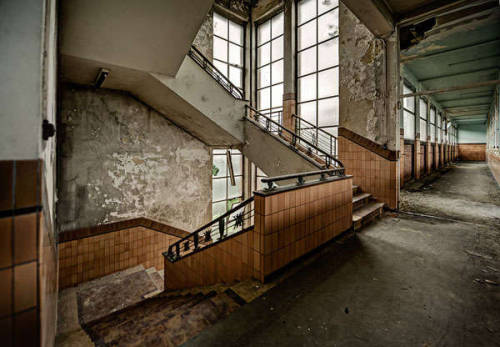poisoned-apple:  - Dan Marbaix’s Haunted Asylum Photography - 