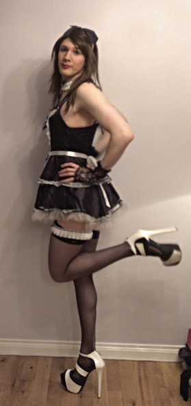 zoeross: French Maid Crossdresser