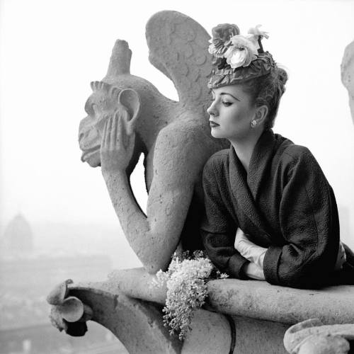 ohyeahpop:Suzy Parker at Notre Dame Cathedral, Paris, 1951, ph. Richard Avedon 