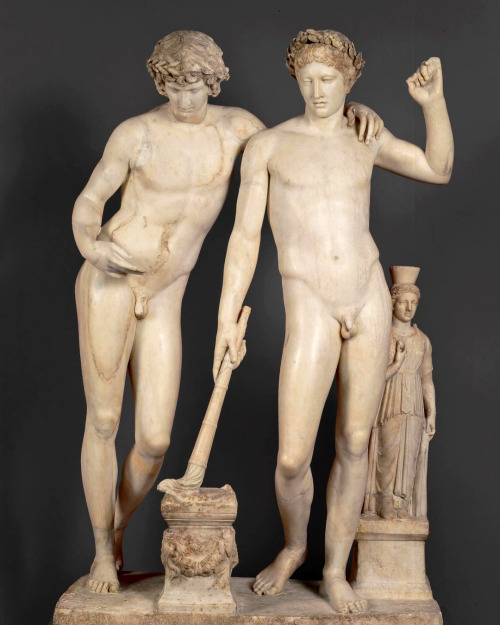 antonio-m:Castor and Pollux, offering a sacrifice