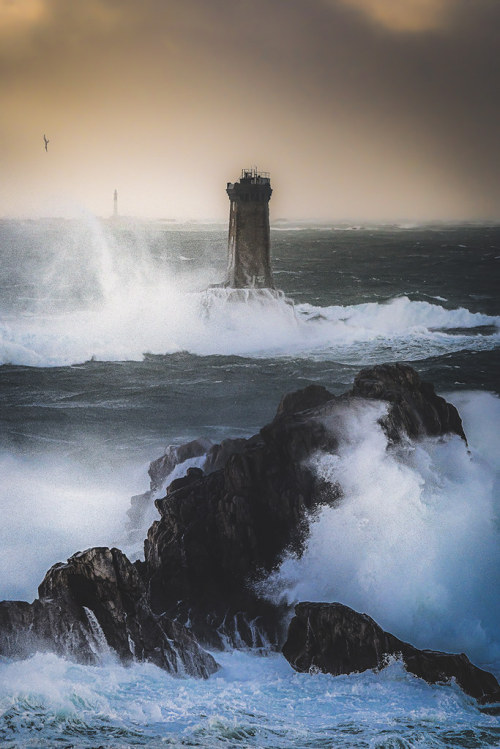 le phare de la Vieille pendant la tempête Bella by adilemoigne flic.kr/p/2ks5X3r