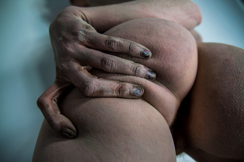 shatteredvortex:  Model: Anon Photographer: shatteredvortex This was such a fantastic shoot but the model is newer and gave me permission to use the images but wanted to stay anonymous. I always attempt to give credit wherever I can. #Nude #art #paint
